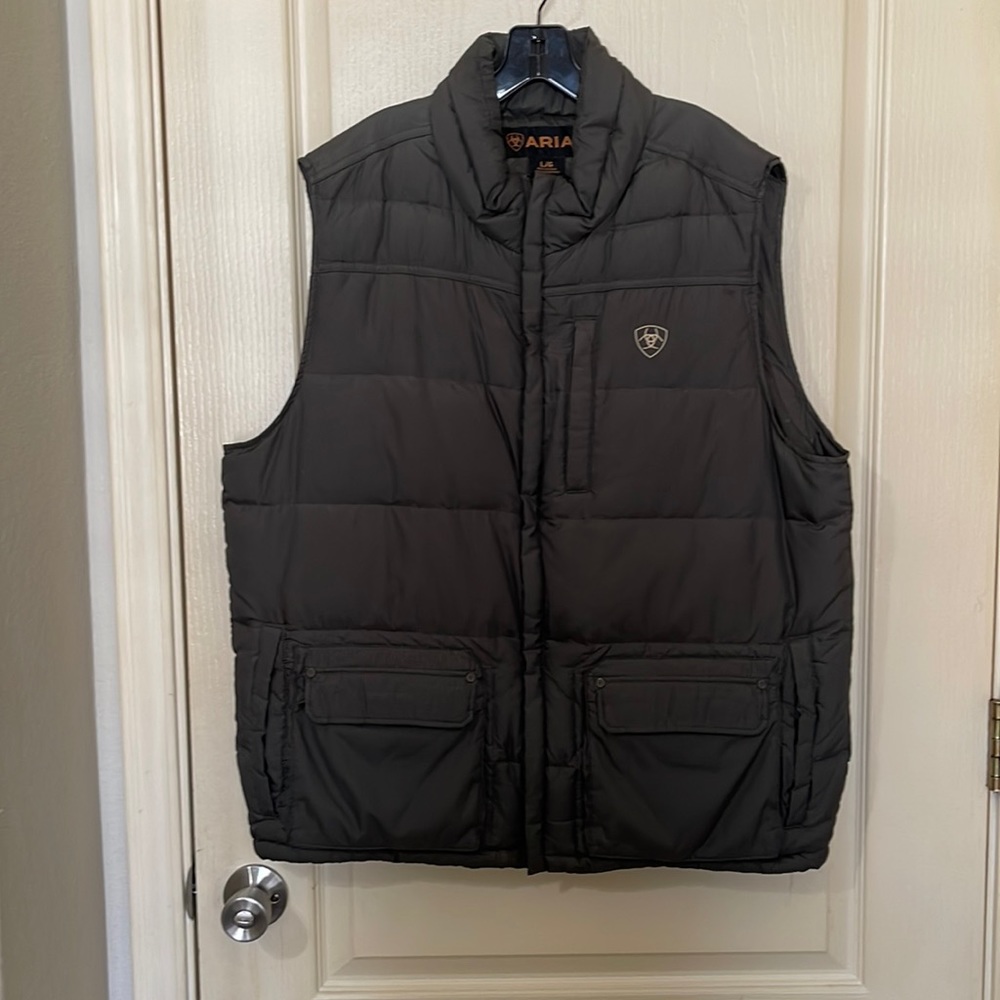 Ariat mens military green vest size L. NWOT